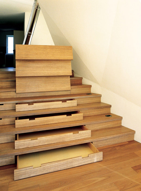 storage-space-stairs-19 Turn Your Old Staircase into a Decorative Piece