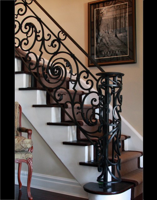 traditional-staircase Decorate Your Staircase Using These Amazing Railings