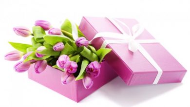 tulips gifts 00384186 35 Creative and Simple Gift Wrapping Ideas - 2 spring gift ideas