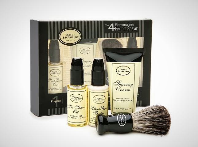 Shaving set that can be presented in a personalized bag
