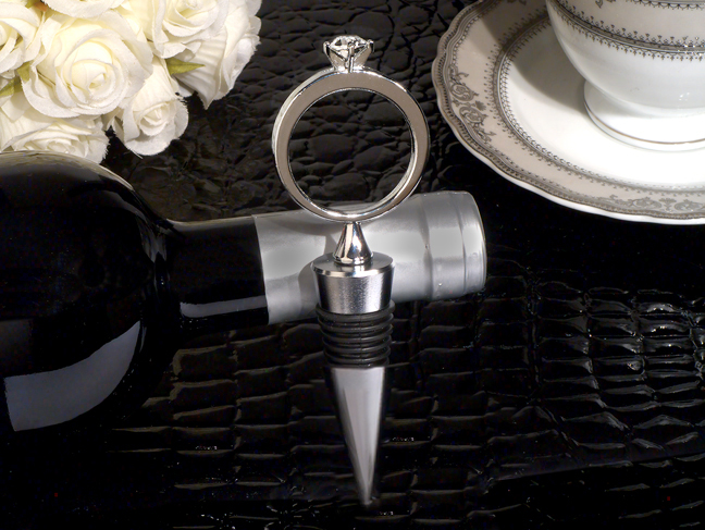 Wine bottle stopper that takes the shape of a ring and other shapes