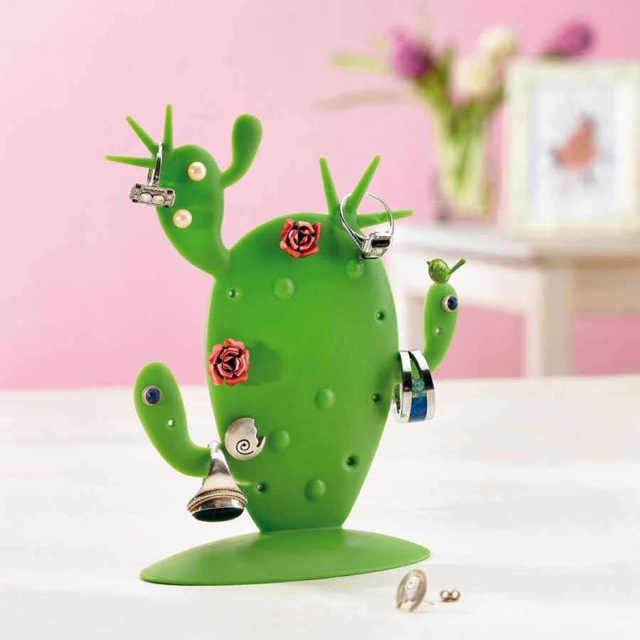 Fabulous ring holders that can be used as decorative pieces for their unique shapes