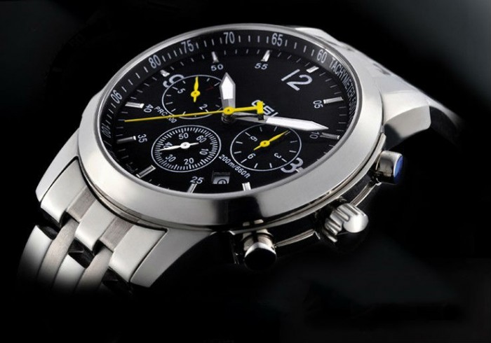 10 Simple & Cheap Engagement Gifts for Men 12 587222158_526