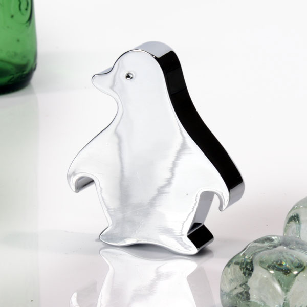600x1000_fitbox-penguin_bottle_opener_a 10 Simple & Cheap Engagement Gifts for Men