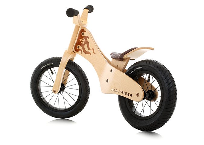 Unusual bike for young children who do not know how to ride abike