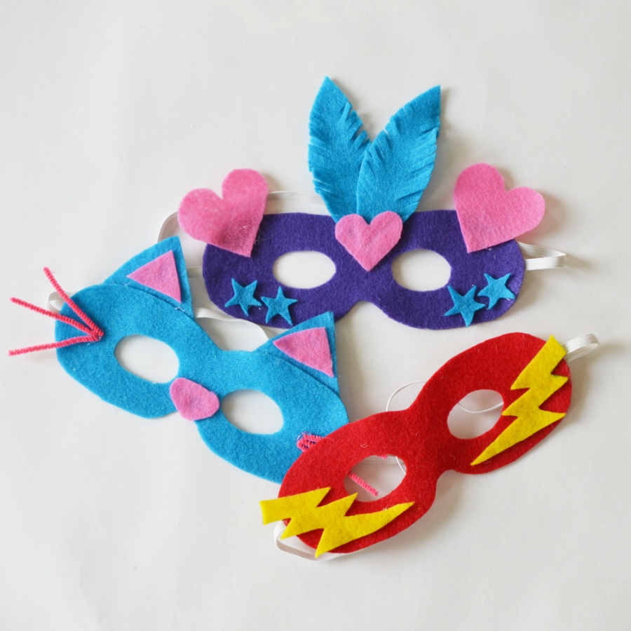 Felt-Dress-Up-Masks-The-DIY-Mommy-2 10 Fabulous Homemade Gifts for Your Mom