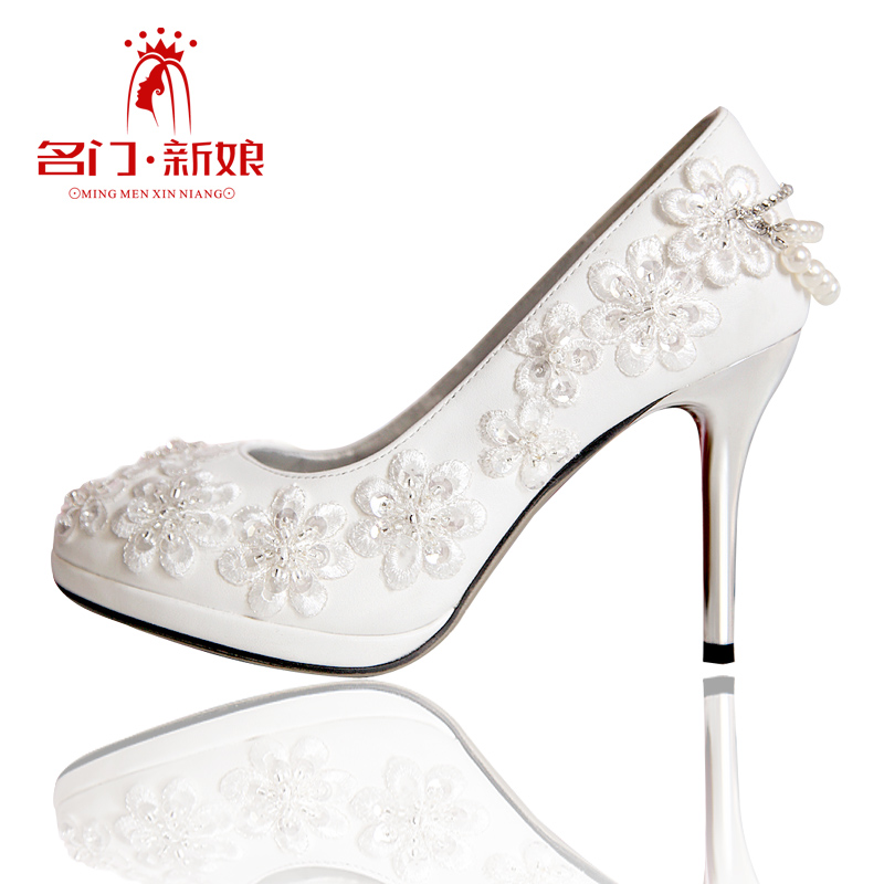 Free-shiping-Urged-bride-wedding-shoes-new-arrival-2013-handmade-beaded-wedding-shoes-white-wedding-shoes A Breathtaking Collection of White Bridal Shoes for Your Wedding Day