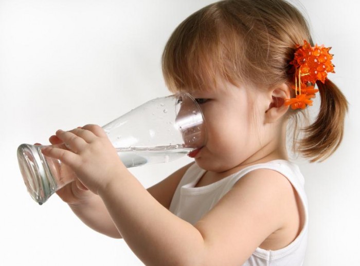 Girl-drinking-water_5728413Small_thumb 10 Advantages Of Drinking Water Which Will Help You To Live A Healthy Life