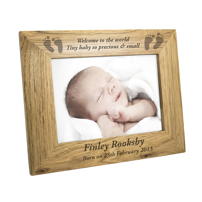 Framed photos, family tree, photo blocks, photo albums and photo flower pots are all ideas for collecting old memories
