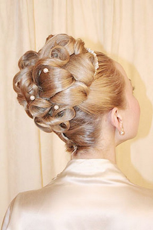 Tips-Choosing-Wedding-Hairstyles-Matching-with-You-2 50 Dazzling & Fabulous Bridal Hairstyles for Your Wedding