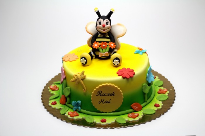 bees-birthday-cake-london