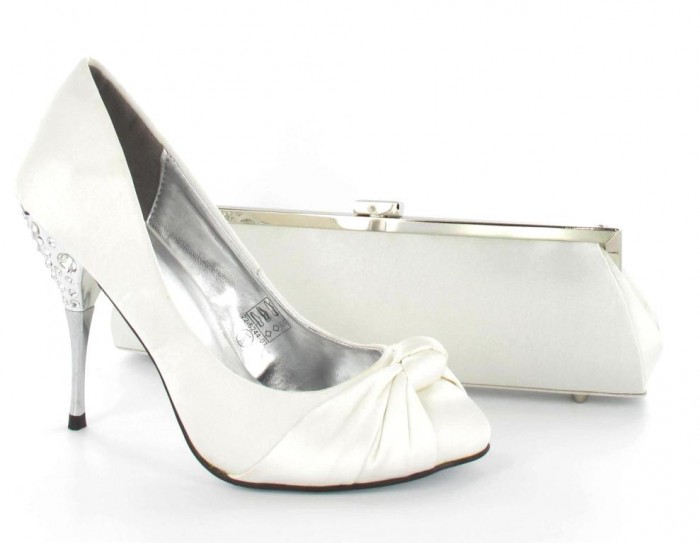 bridal-shoes-ideas1 A Breathtaking Collection of White Bridal Shoes for Your Wedding Day