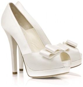 A Breathtaking Collection of White Bridal Shoes for Your Wedding Day ...