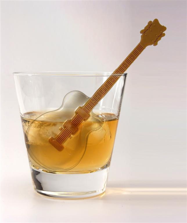 cool-jazz-guitar-ice-cube-tray-mold-1 15 Fascinating & Unusual Christmas Presents