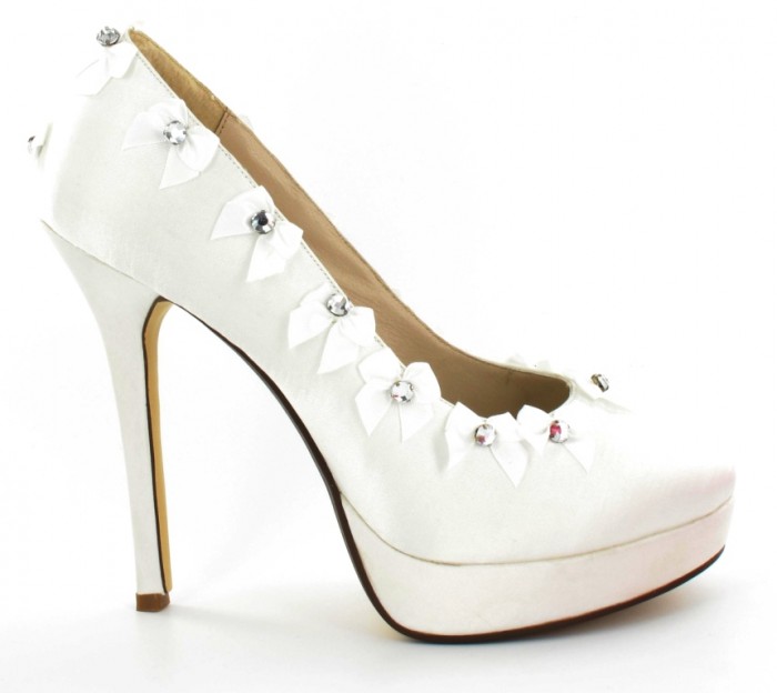 gina_bridal_shoes_01 A Breathtaking Collection of White Bridal Shoes for Your Wedding Day