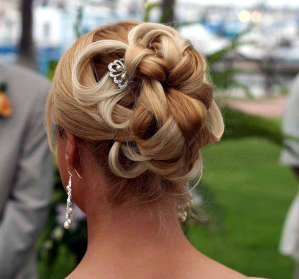 new-wedding-hairstyles-for-her-1 50 Dazzling & Fabulous Bridal Hairstyles for Your Wedding