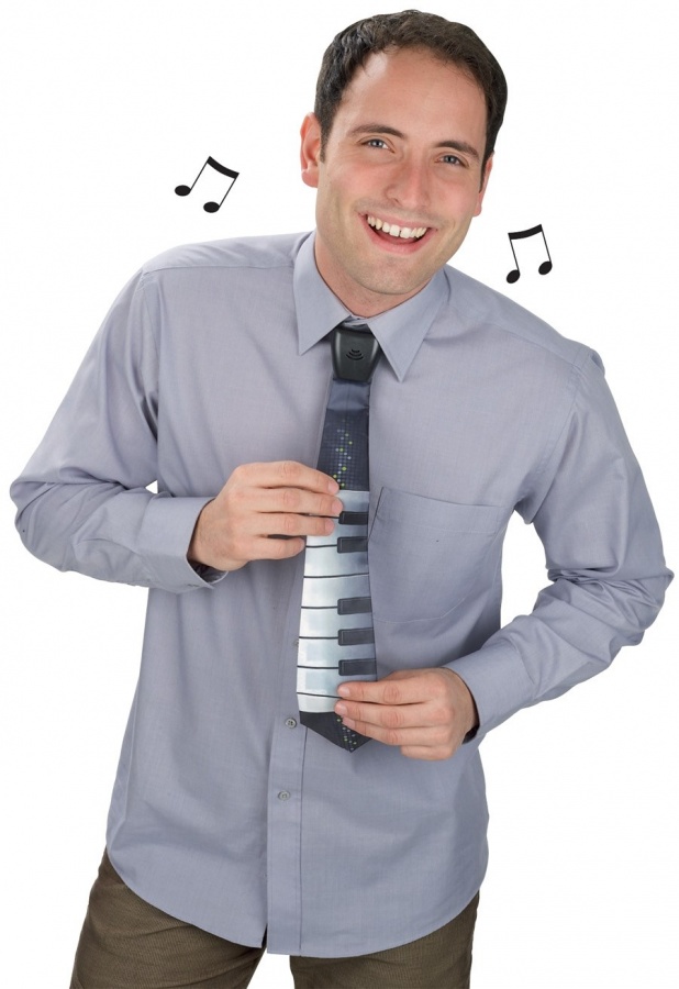 Non-traditional piano tie that looks strange