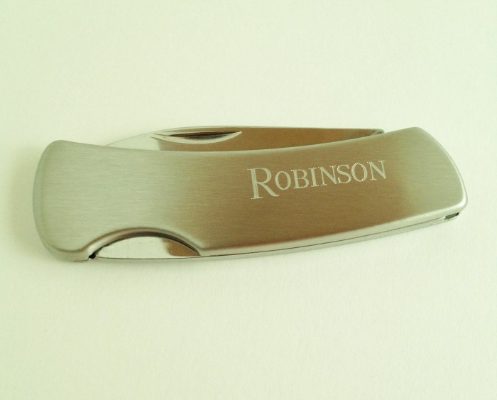 10 of the Cheapest Personalized Gifts for Men 3 pocket knife