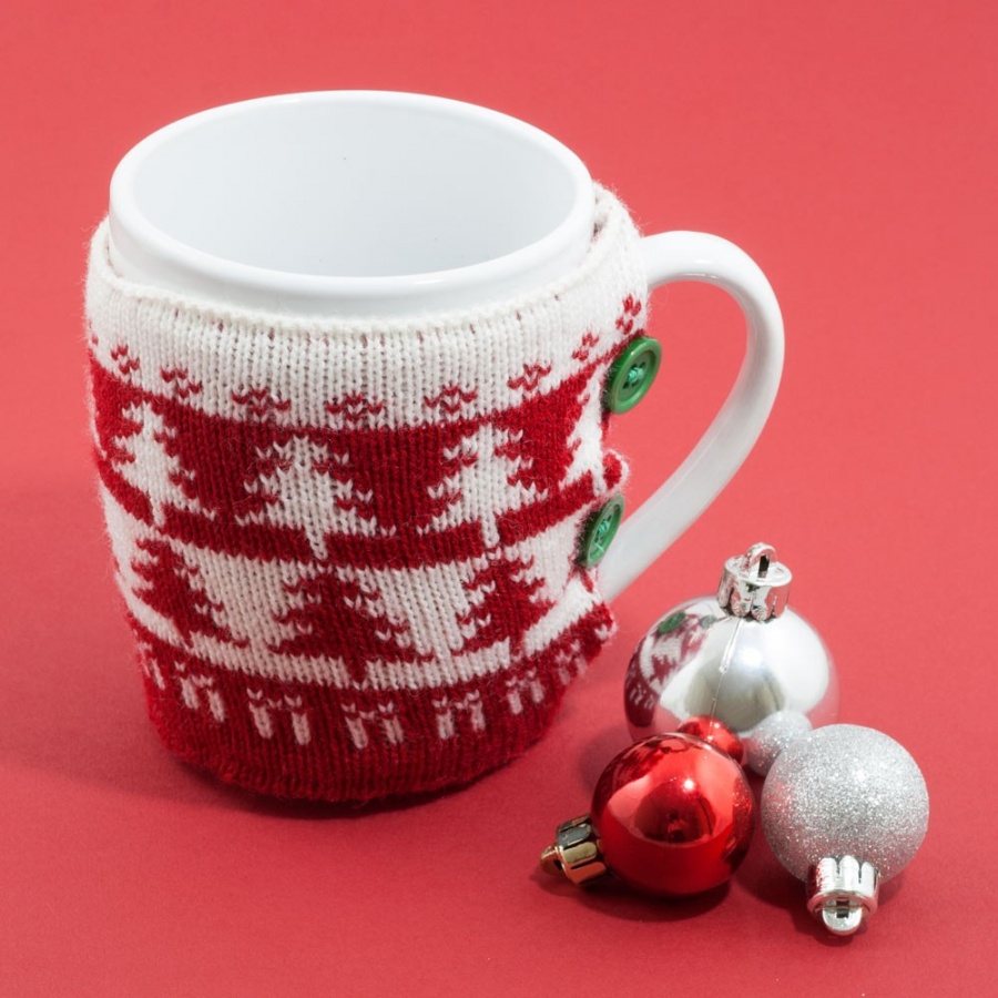 Unusual jumper mug for Christmas that allows  you to easily carry your hot mug without being harmed