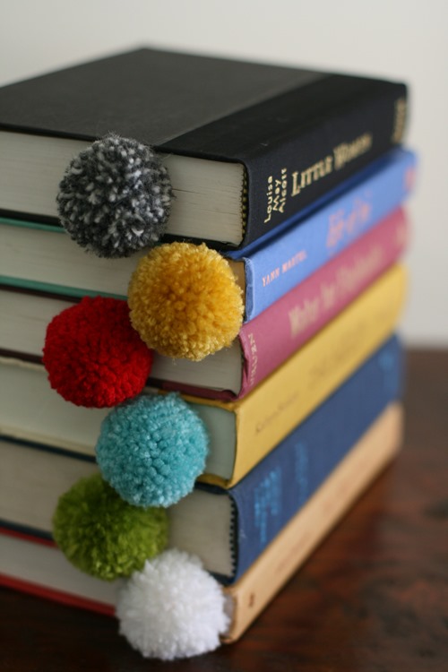 yarn-pom-pom-ball-bookmark-8_thumb[1]