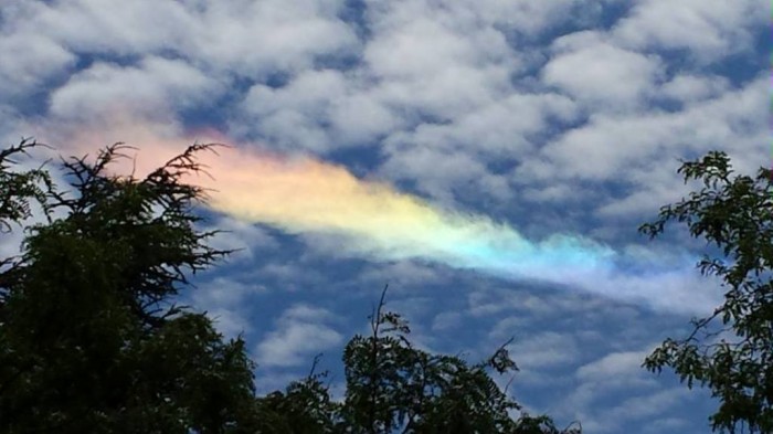 0Lx0nCP Weird Fire Rainbows that Appear in the Sky, Have You Ever Seen Them?