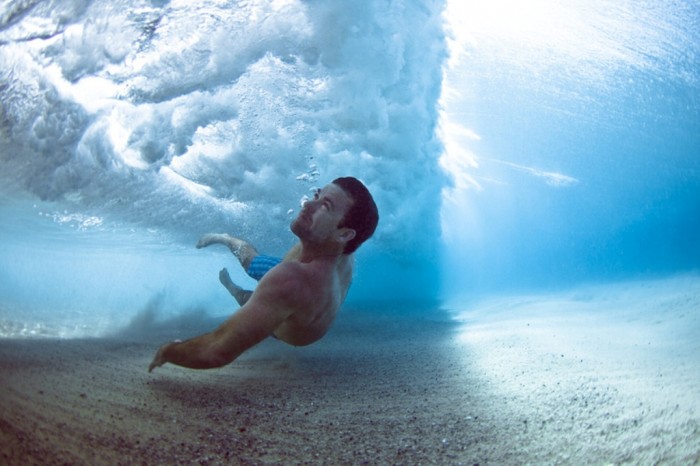 70 Stunning & Thrilling Photos for the Biggest Waves Ever Surfed 66 0x550
