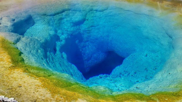 1920x1080_blue_hole_in_the_sea-1207405
