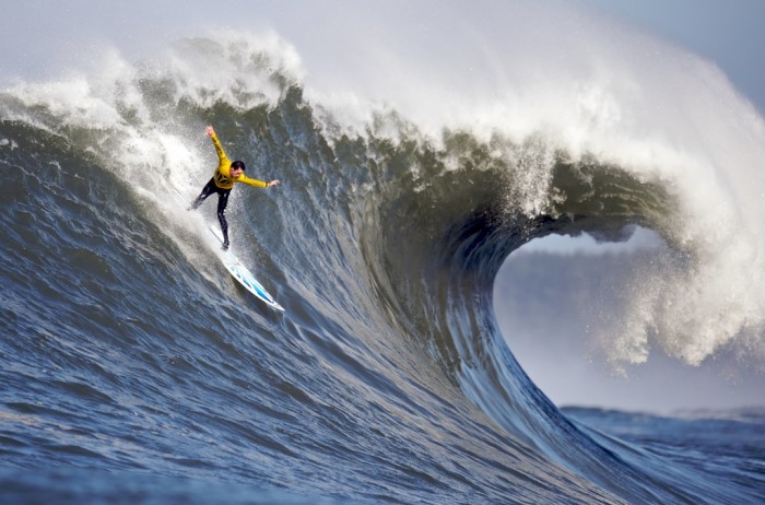 70 Stunning & Thrilling Photos for the Biggest Waves Ever Surfed 54 2010_mavericks_competition