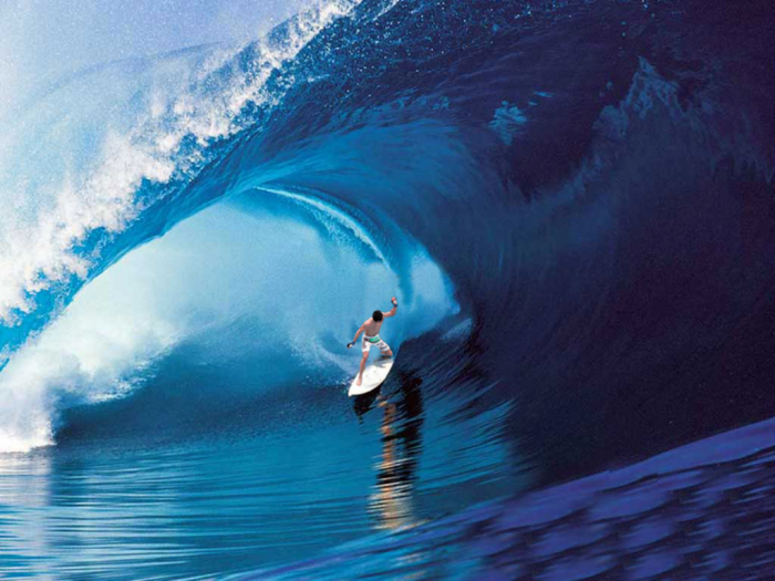 70 Stunning & Thrilling Photos for the Biggest Waves Ever Surfed 29 20130402212153-d554551c-me
