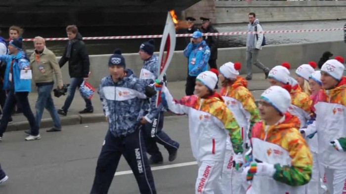 The Countdown to Sochi Winter Olympics Has Started 21 2014_Winter_Olympics_torch_relay_(Moscow).ogv
