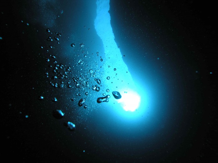 Weird Blue Holes That Are Magnets for Divers Around the World 10 25564d2e1f0e84e81cdc910759992bb2