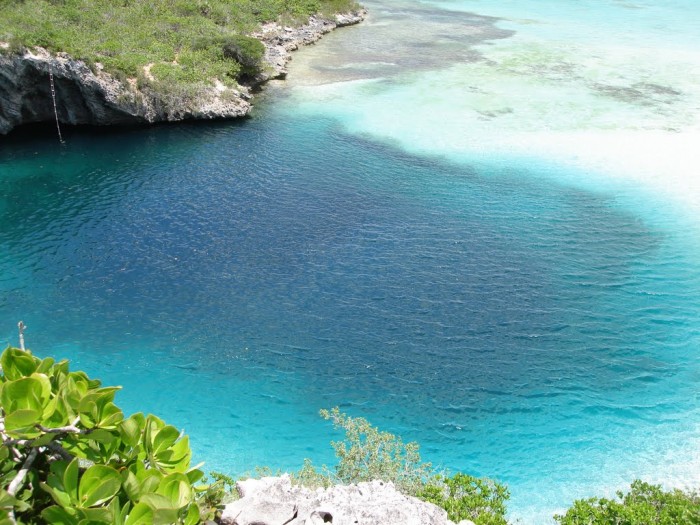 Weird Blue Holes That Are Magnets for Divers Around the World 16 46247191