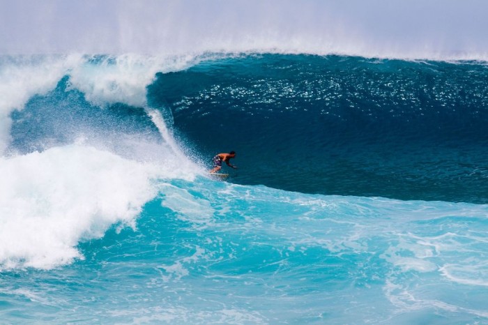 70 Stunning & Thrilling Photos for the Biggest Waves Ever Surfed 11 5822411_l