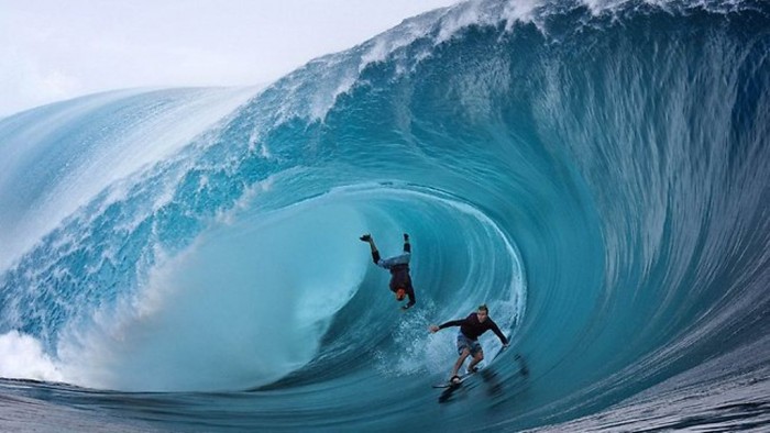 643619-131106-surf-tahiti 70 Stunning & Thrilling Photos for the Biggest Waves Ever Surfed