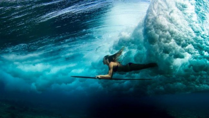 70 Stunning & Thrilling Photos for the Biggest Waves Ever Surfed 77 7223025f-f651-4231-83c9-97dcc875fe1b_650x366
