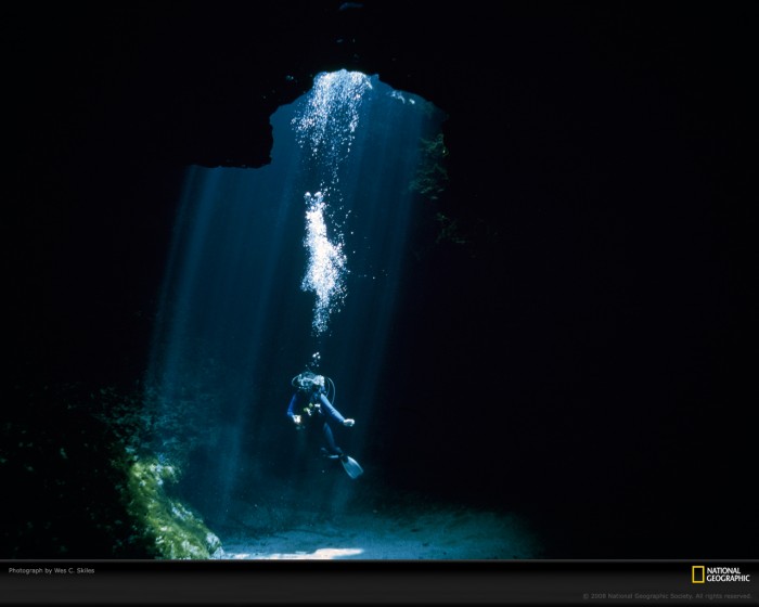 Weird Blue Holes That Are Magnets for Divers Around the World 3 BestPhotosEver-blue-hole-skiles