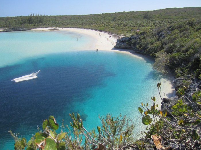 Weird Blue Holes That Are Magnets for Divers Around the World 18 Blue-Hole-Bay-18