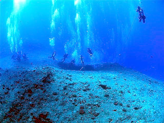 Blue-Hole-Guam Weird Blue Holes That Are Magnets for Divers Around the World
