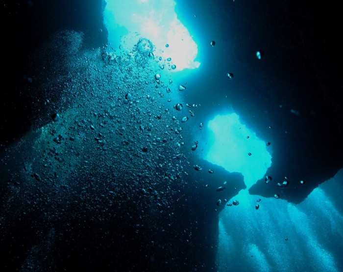 Weird Blue Holes That Are Magnets for Divers Around the World 9 Blue Holes