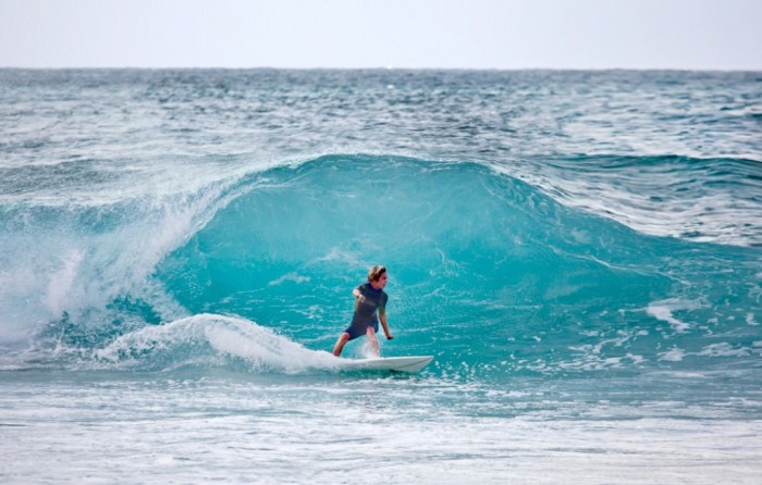 Fotograf-Joakim-Lloyd-Raboff-Hawaii-Maui-Oahu-Beach-Surf-kid-big-wave1