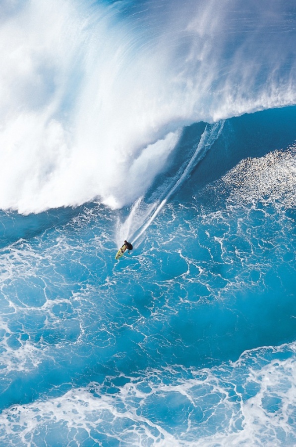 70 Stunning & Thrilling Photos for the Biggest Waves Ever Surfed 55 Grace-Under-Pressure