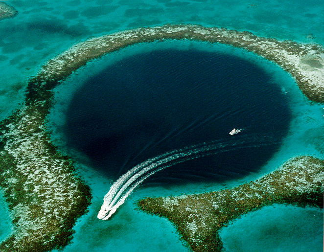 Weird Blue Holes That Are Magnets for Divers Around the World 11 Great_Blue_Hole