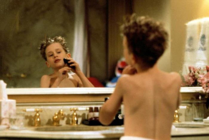 Top 10 Christmas Movies of All Time 31 Home-Alone-2-home-alone-32734693-700-471