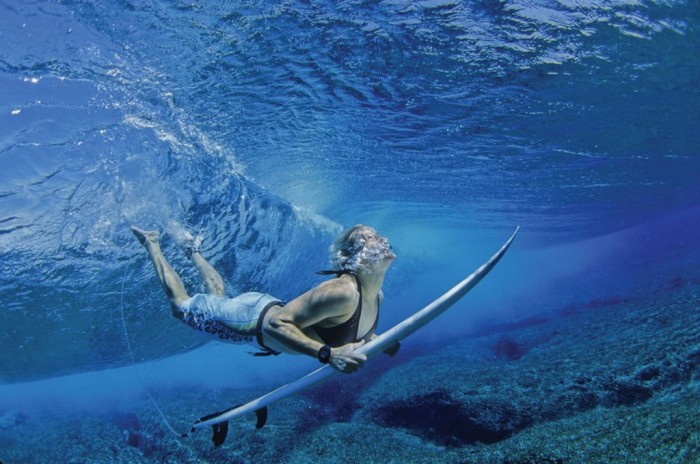 70 Stunning & Thrilling Photos for the Biggest Waves Ever Surfed 73 I-11051