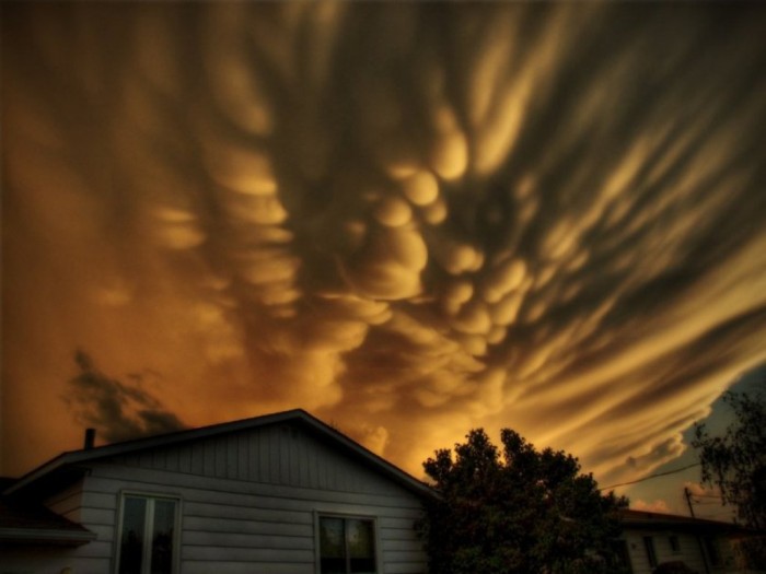 Have You Ever Seen These Stunning Clouds with Mammae? 6 Mammatus over Quebec (Stunning Rare Cloud Formation Photographs on CrispMe)