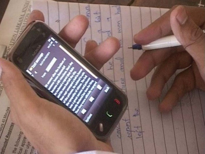 Unbelievable & Creative Methods for Cheating on Exams 36 Mobile-PHOTO-GREGORY-JARVAIZ-EXPRESS-640x480