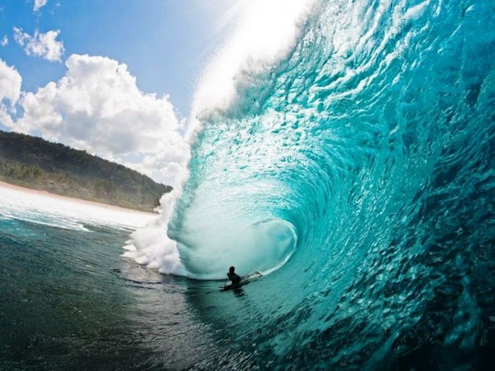 Oahu-Hawaii-Surfing 70 Stunning & Thrilling Photos for the Biggest Waves Ever Surfed