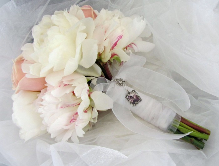 Peony-Bridal-Bouquet-Charm-1024x777 47+ Creative Wedding Ideas to Look Gorgeous & Catchy on Your Wedding