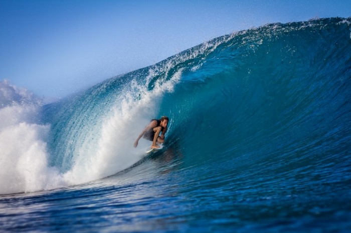 Pipeline-Hawaii-Backpackers-Oahu-North-Shore-Surfing- 70 Stunning & Thrilling Photos for the Biggest Waves Ever Surfed