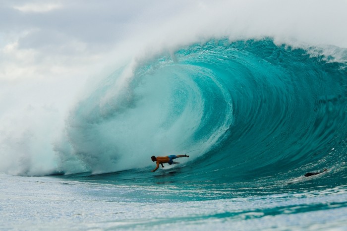 70 Stunning & Thrilling Photos for the Biggest Waves Ever Surfed 39 SRFP-120400-HAWAII-105